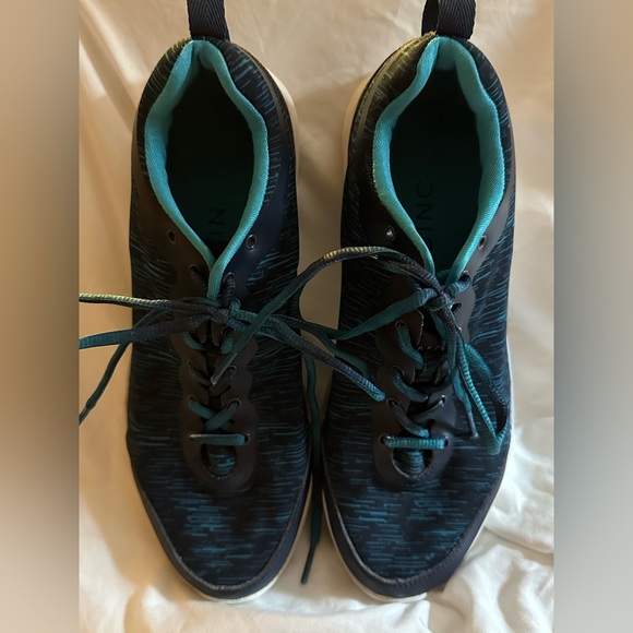 GUC Vionic tennis shoes. Size 9.5. - Picture 1 of 12